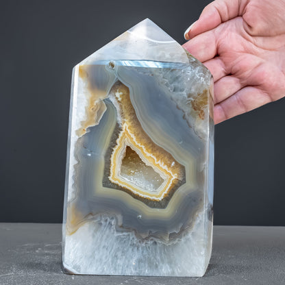 Natürlicher Achat-Kristall Obelisk mit Druse - 1975,61g