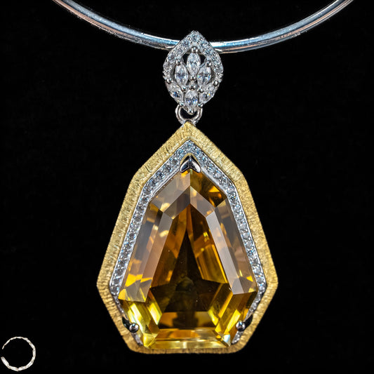Goldenes Licht – Edler Citrin-Anhänger aus vergoldetem Silber - 8,69g  43,45ct