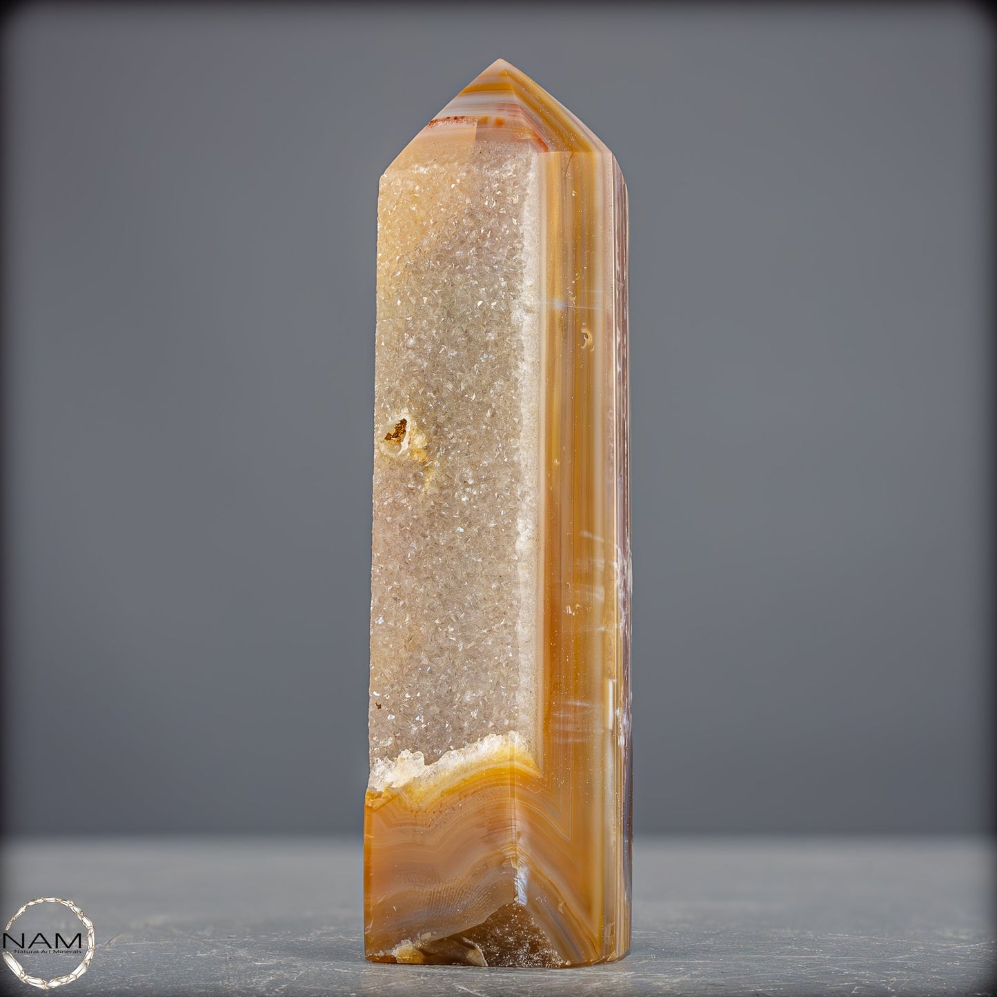 Natürlicher Achat-Kristall Obelisk mit Druse - 725,25g
