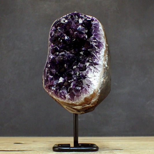 Großer Amethyst auf Ständer - 1750,51g