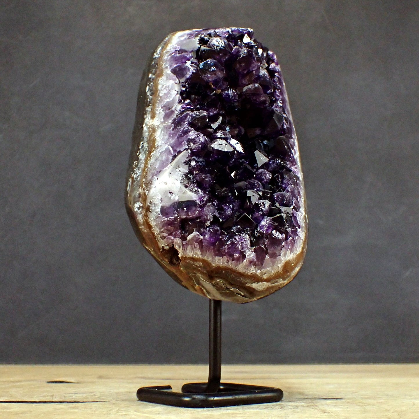 Großer Amethyst auf Ständer - 1750,51g