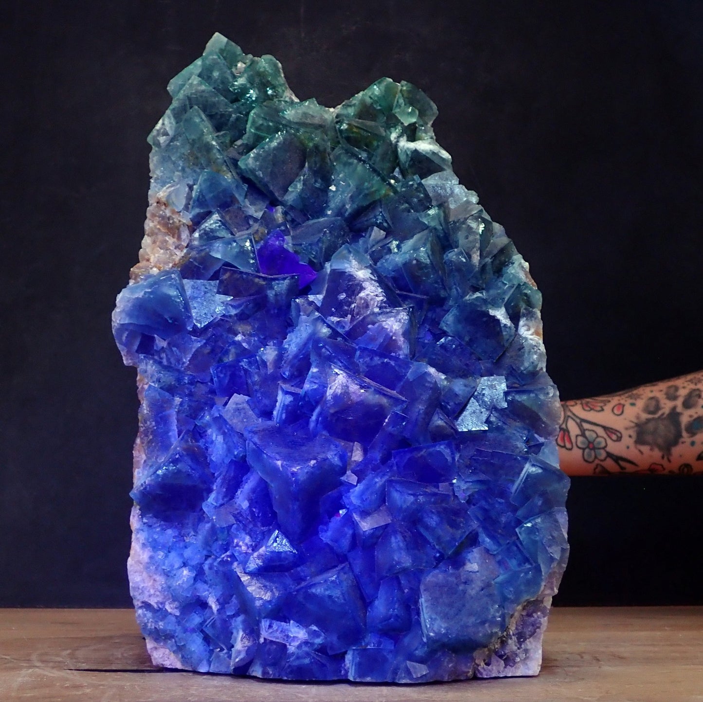 Natürliche blau-grüne Fluorit-Kristallcluster-Skulptur - 14445,86g