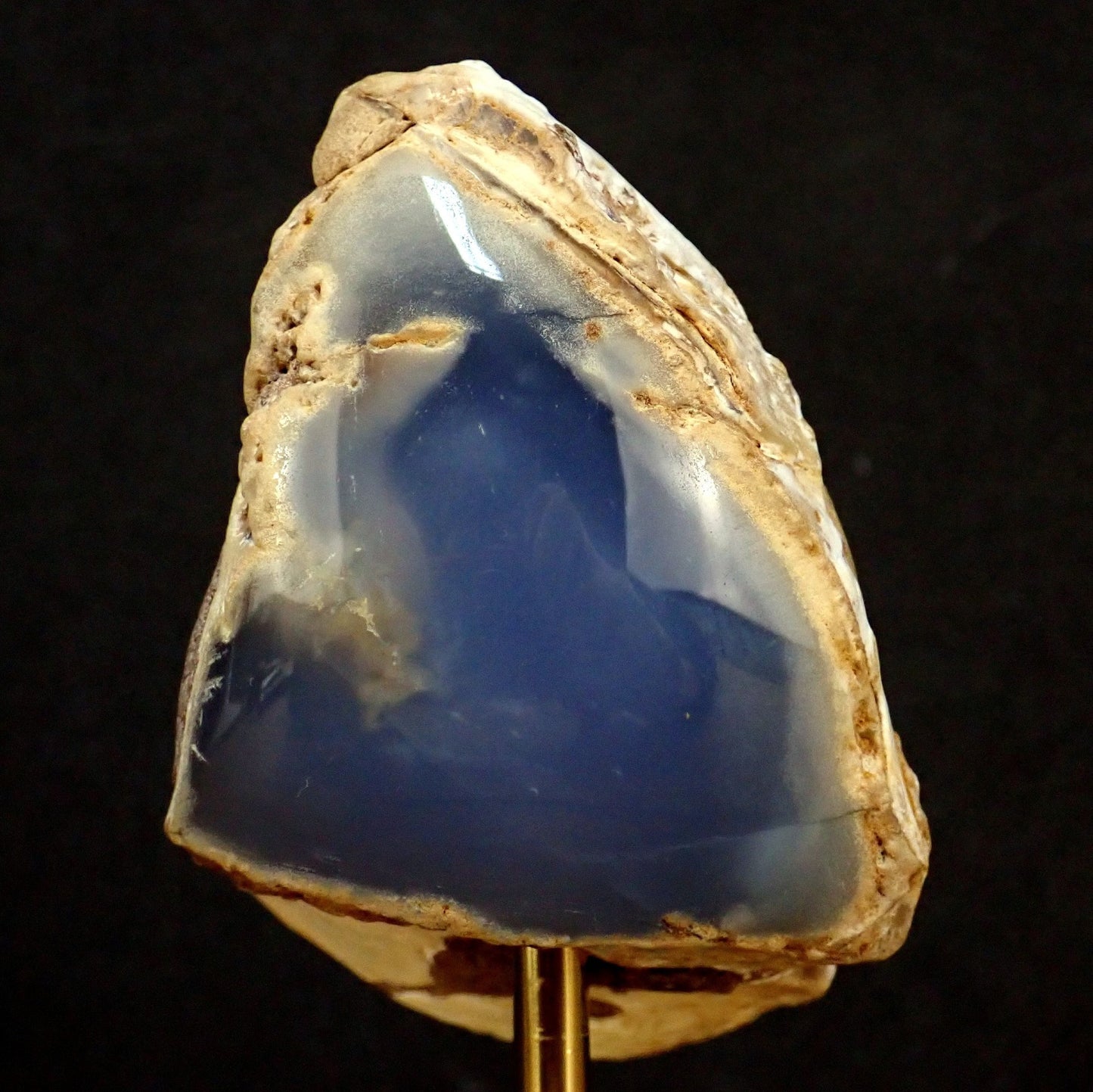 Natürlicher Blauer Chalcedon auf Ständer - 501,19g