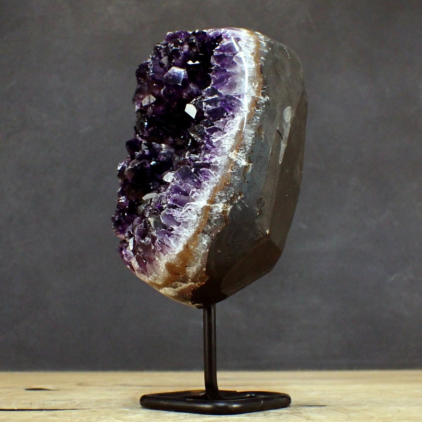 Großer Amethyst auf Ständer - 1750,51g