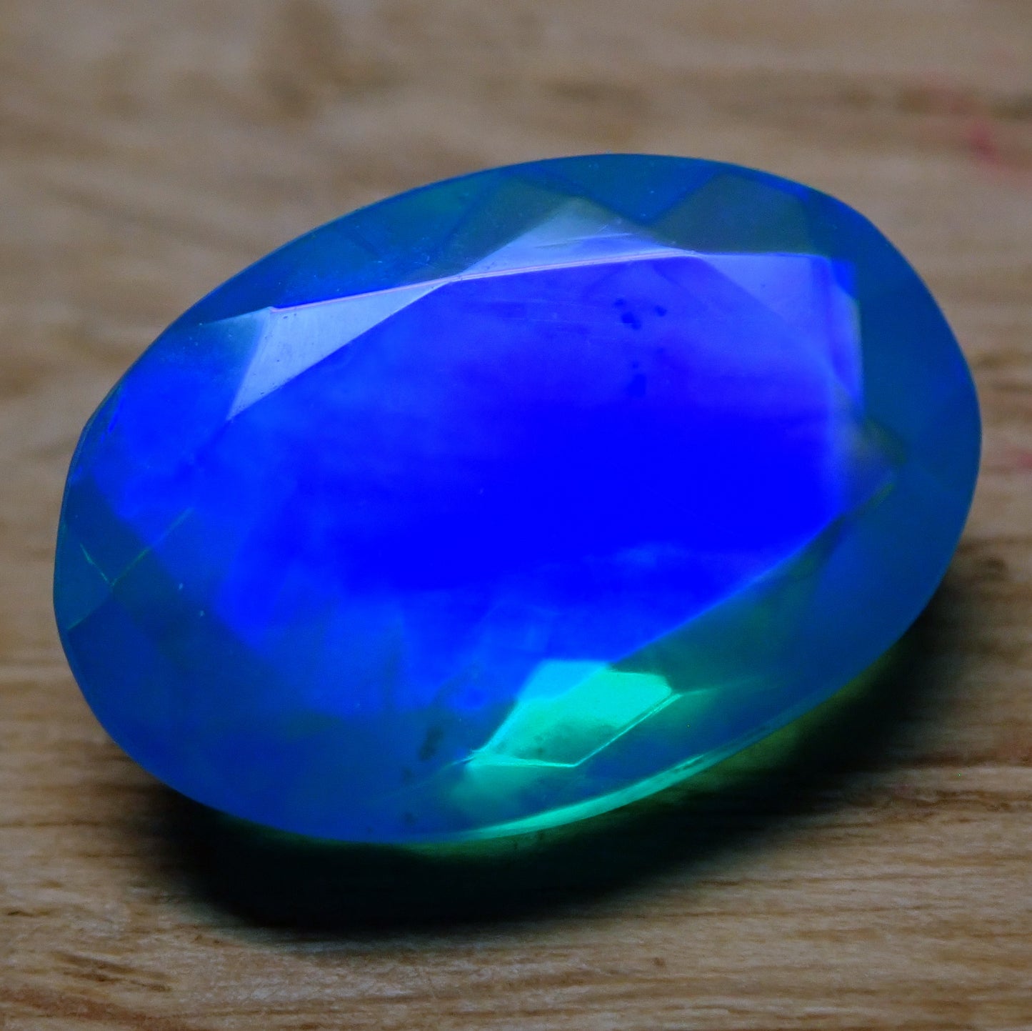 Selten AAA+ Blauer Opal Facettiert, 1.935ct