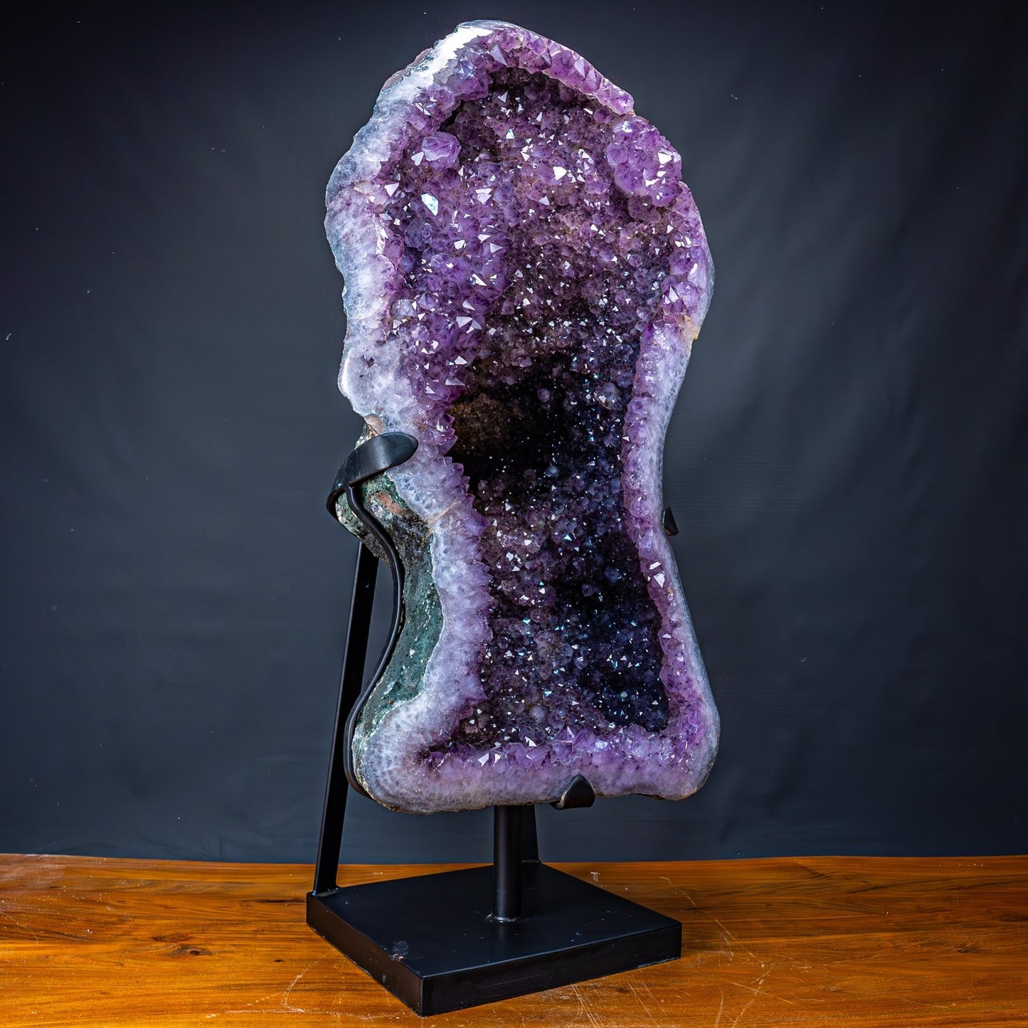 Natürliche Amethyst-Kristalle/Druse auf Ständer - 57339g