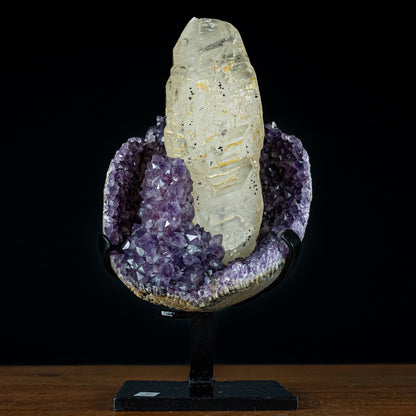 Perfekter AAA+++ Amethyst mit Calcitkristallen auf Ständer, Uruguay - 3649,78g