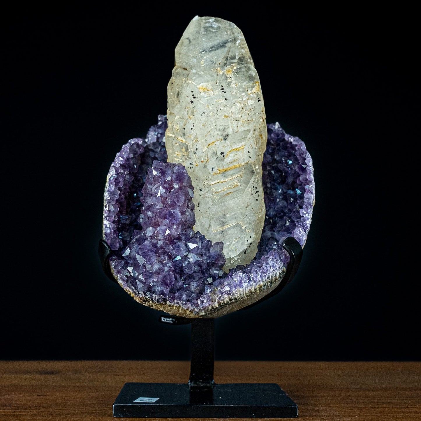 Perfekter AAA+++ Amethyst mit Calcitkristallen auf Ständer, Uruguay - 3649,78g