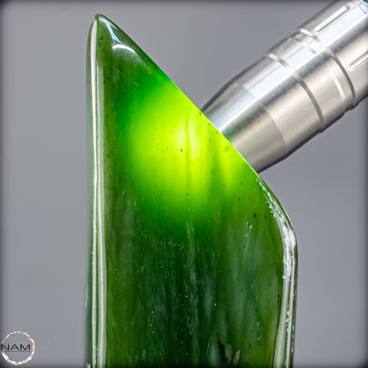 Natürliche Jade-Nephrit Freiform aus Burma - 717,43g