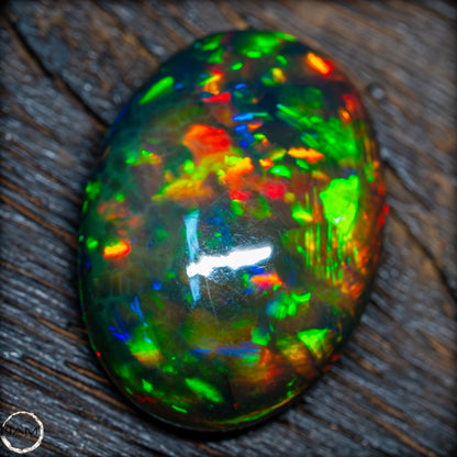 Großer AAA+ Schwarzer Opal Cabochon - 24.3 ct - 4.86 g