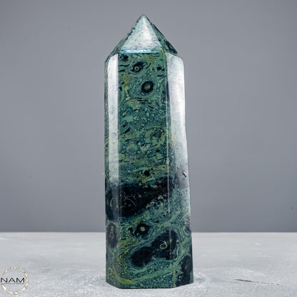 Natürlicher  Kambaba-Jaspis Obelisk - 605,46g