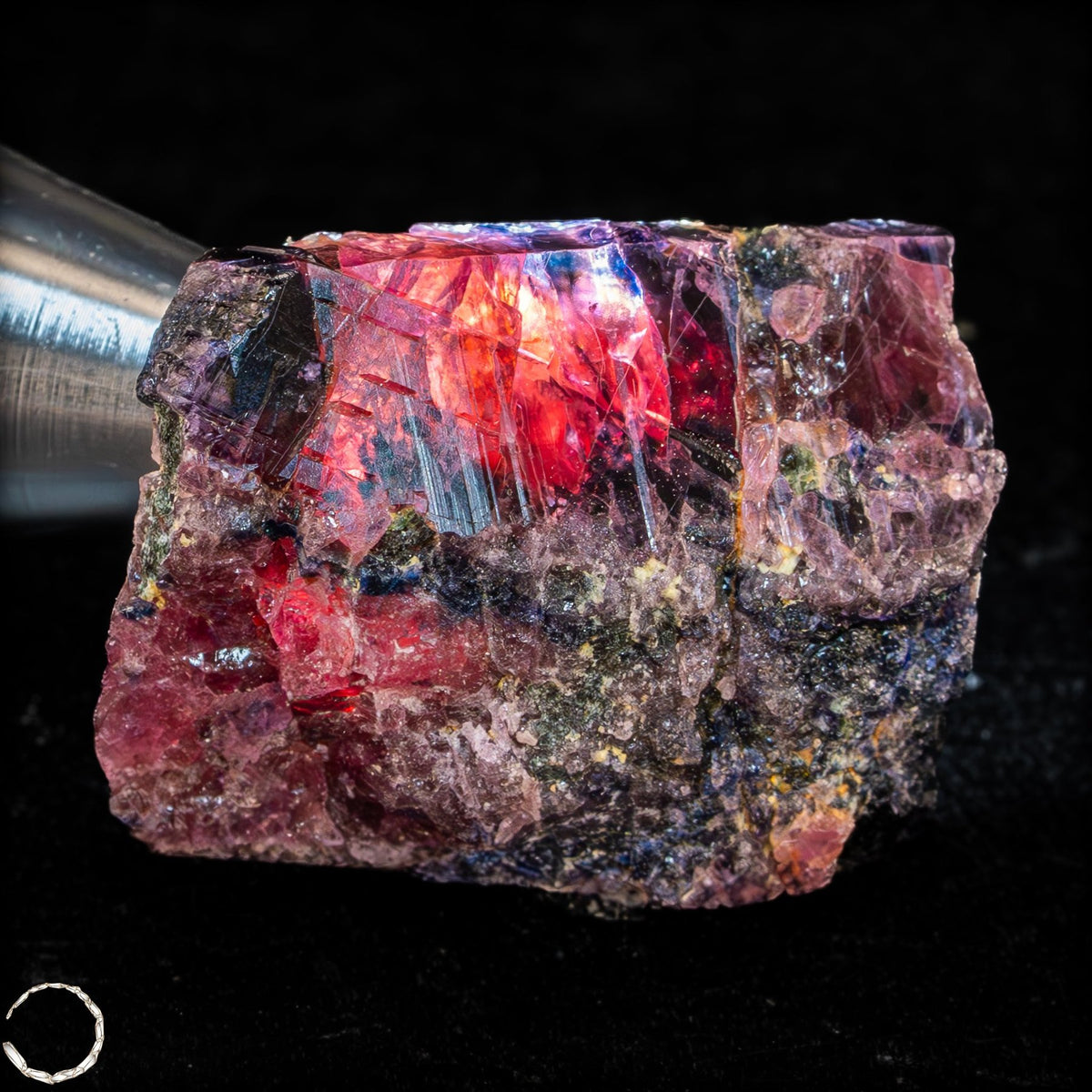 Seltener Padparadscha Farbener Saphirkristall auf Matrix aus Tansania -  21,07g