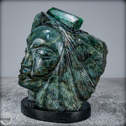 Smaragdfigur – Königliche Ausstrahlung in Stein- 1442,81g