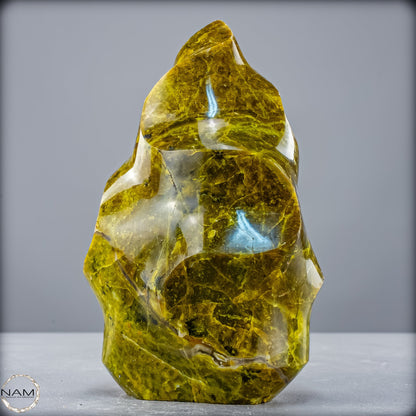 Natürliche Grüner Opal-Kristall Flamme - 894,74g