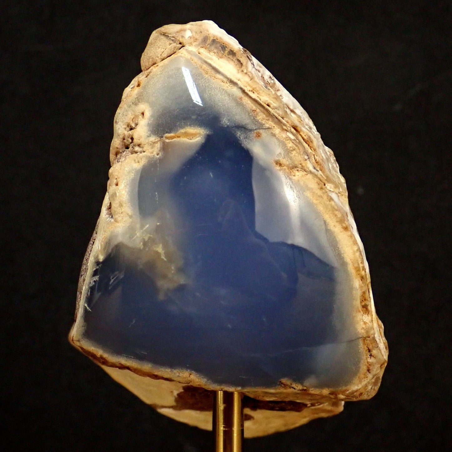 Natürlicher Blauer Chalcedon auf Ständer - 501,19g