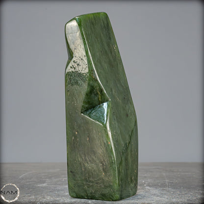 Natürliche Jade-Nephrit Freiform aus Burma - 585,94g