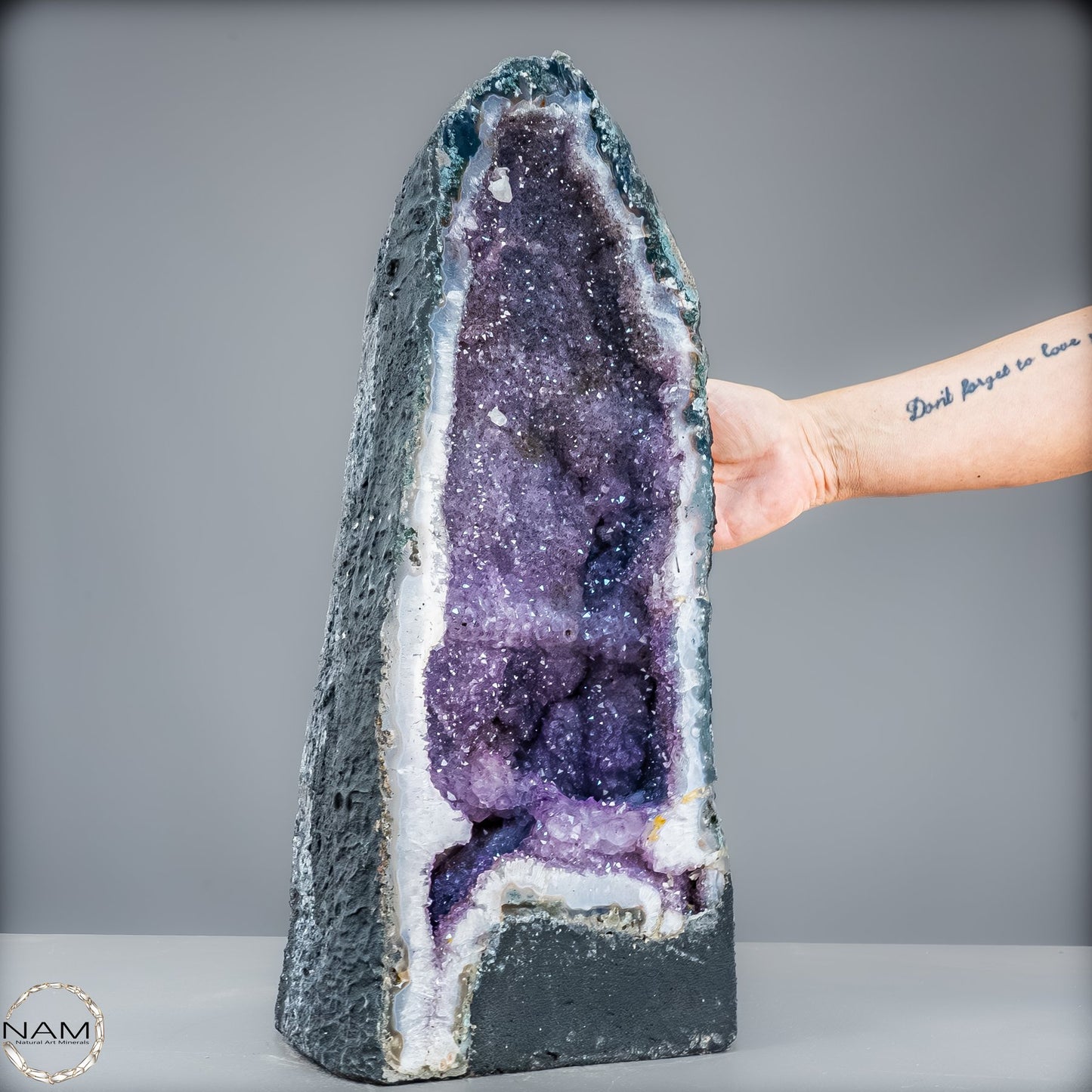 Natürliche Intensive Amethyst-Achat-Kristall Kathedrale/Druse - 18123,44g
