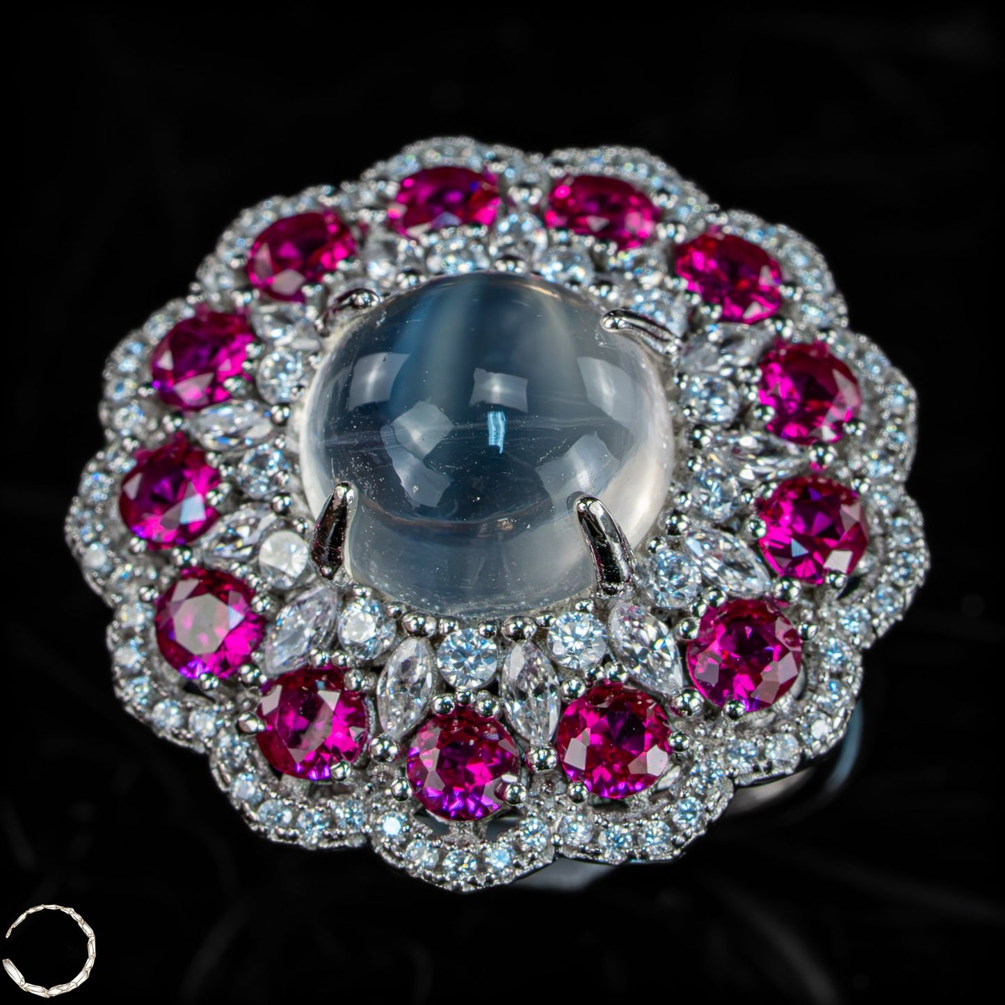 Exklusiver Rubin-Mondstein-Ring  –6,08g 30,4ct