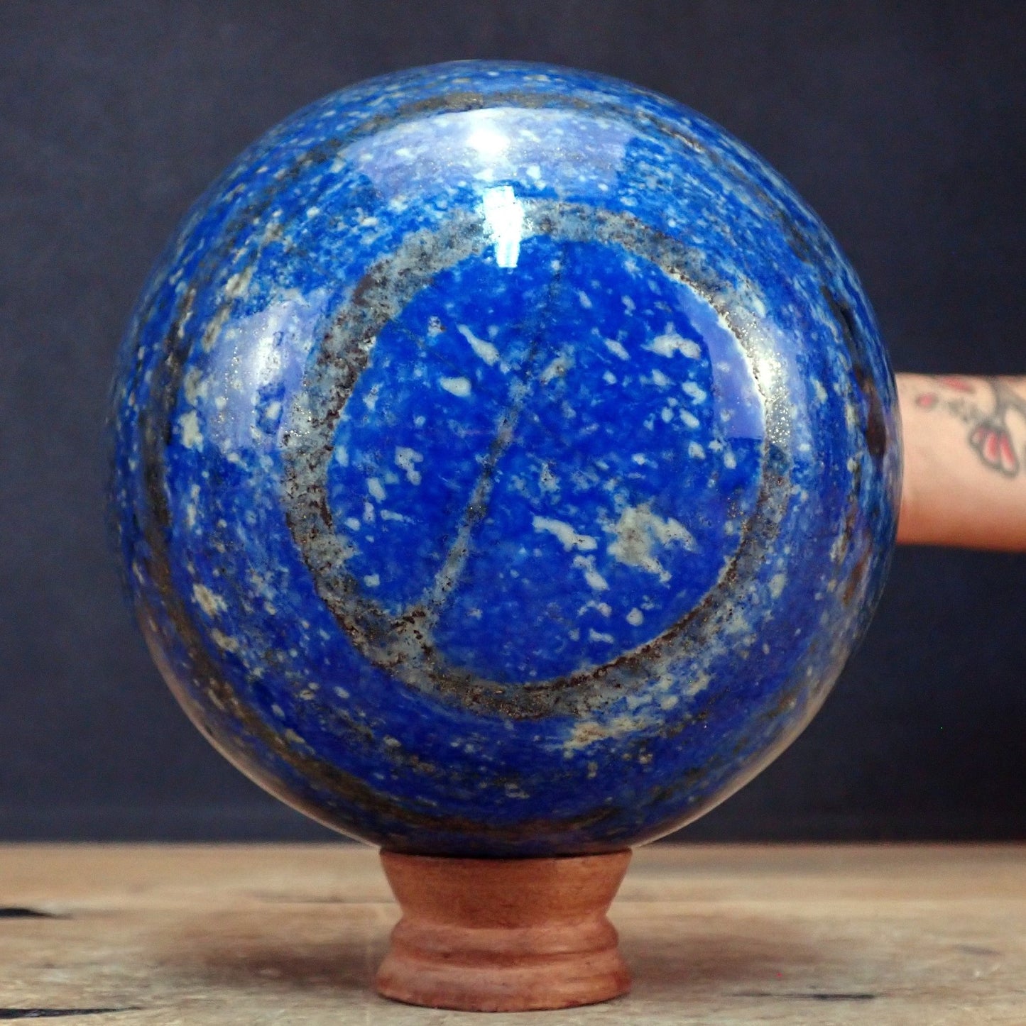 Große Natürliche Königsblaue Lapislazuli-Kugel - 4072,86g - 134,66mm