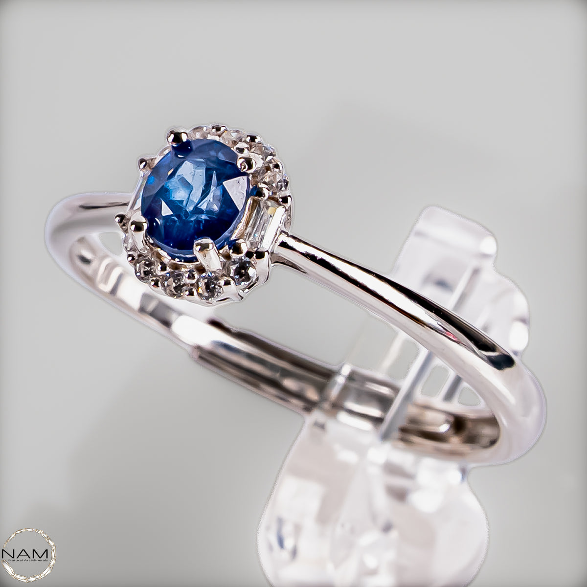 Strahlende Eleganz – Exklusiver Saphir-Ring aus 925er Silber - 1,48g 7,4ct