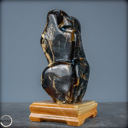 Naturlicher Großer Blau-Roter Bernstein aus Indonesien auf Ständer - 1784,49g