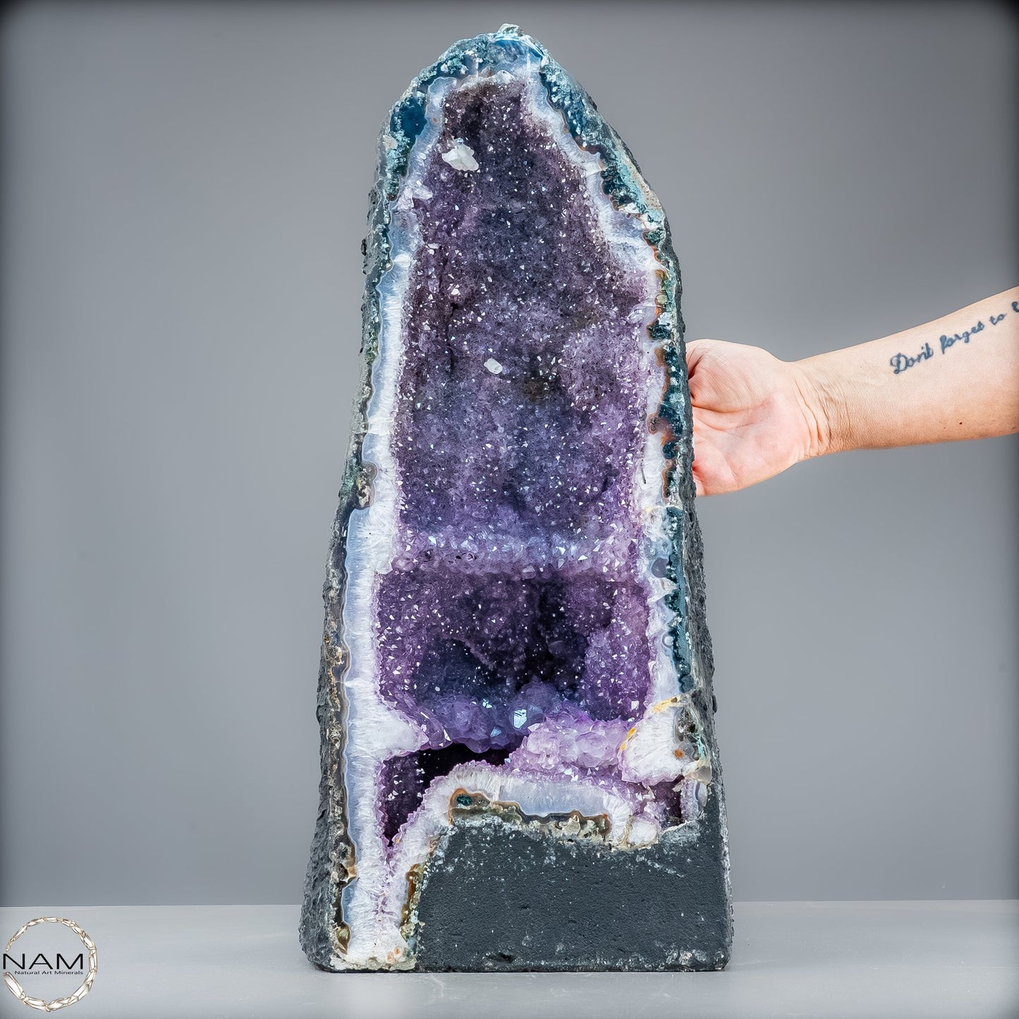 Natürliche Intensive Amethyst-Achat-Kristall Kathedrale/Druse - 18123,44g