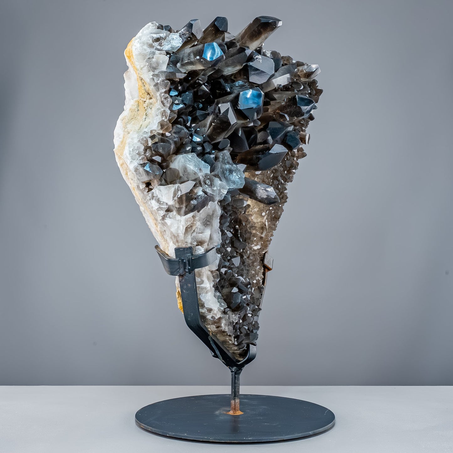 Große Natürliche Rauchquarz-Kristalle auf Ständer - 35522,15g