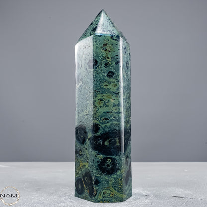 Natürlicher  Kambaba-Jaspis Obelisk - 605,46g