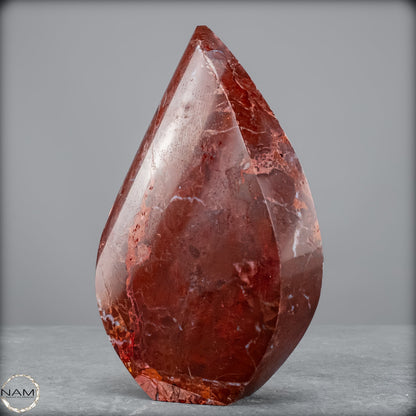 Erdfeuer in Form – Roter Jaspis Flamme voller Kraft- 833,83g