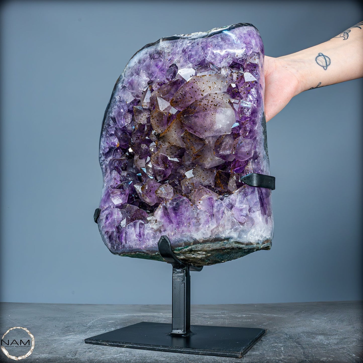 Natürliche Amethyst-Kristalle/Druse auf Ständer - 8280,11g