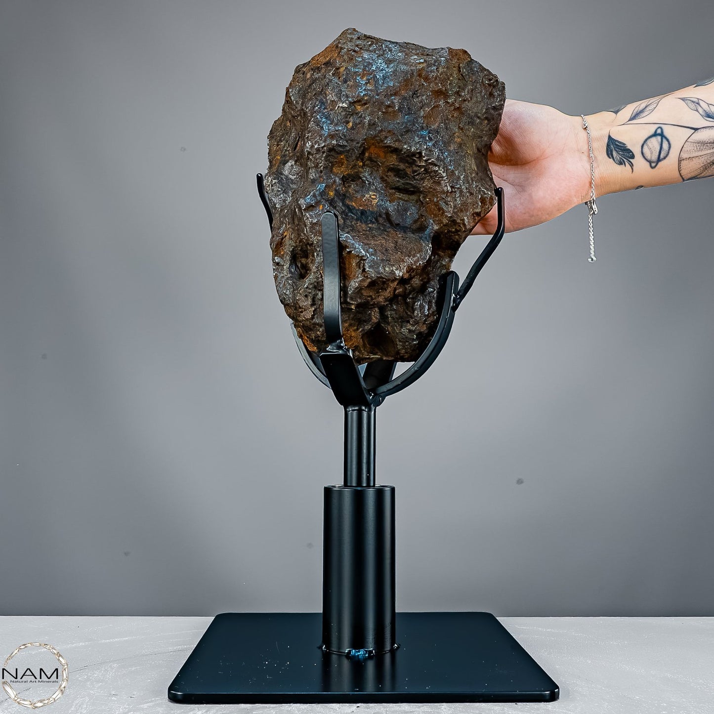Campo del Cielo Eisenmeteorit auf Ständer, Argentinien - 15452,69 g