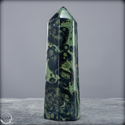 Natürlicher  Kambaba-Jaspis Obelisk - 588,16g