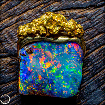 Exklusiver Boulder-Opal-Anhänger mit 18K Goldnugget- 4,0g 20,0ct