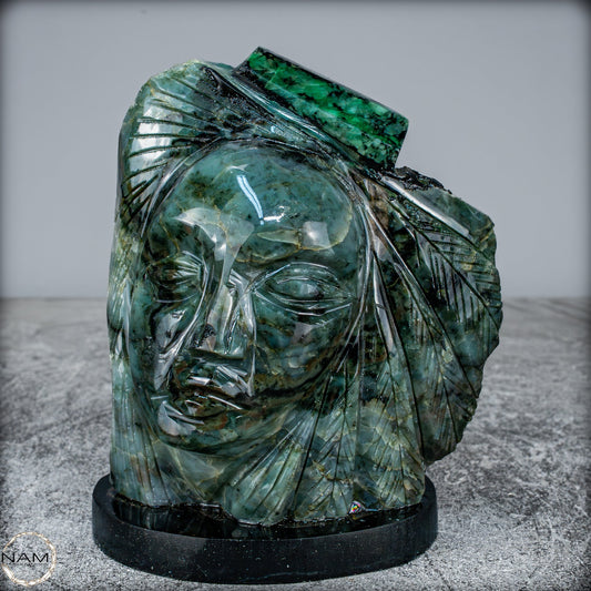 Smaragdfigur – Königliche Ausstrahlung in Stein- 1442,81g