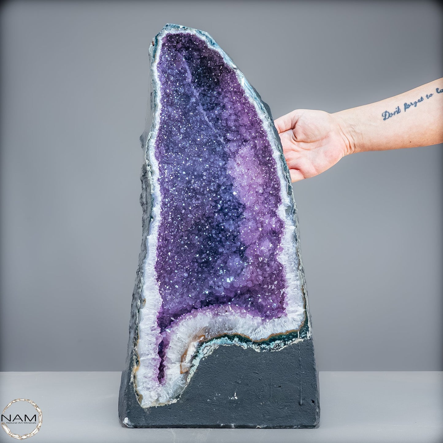 Natürliche Intensive Amethyst-Achat-Kristall Kathedrale/Druse - 20990,55g