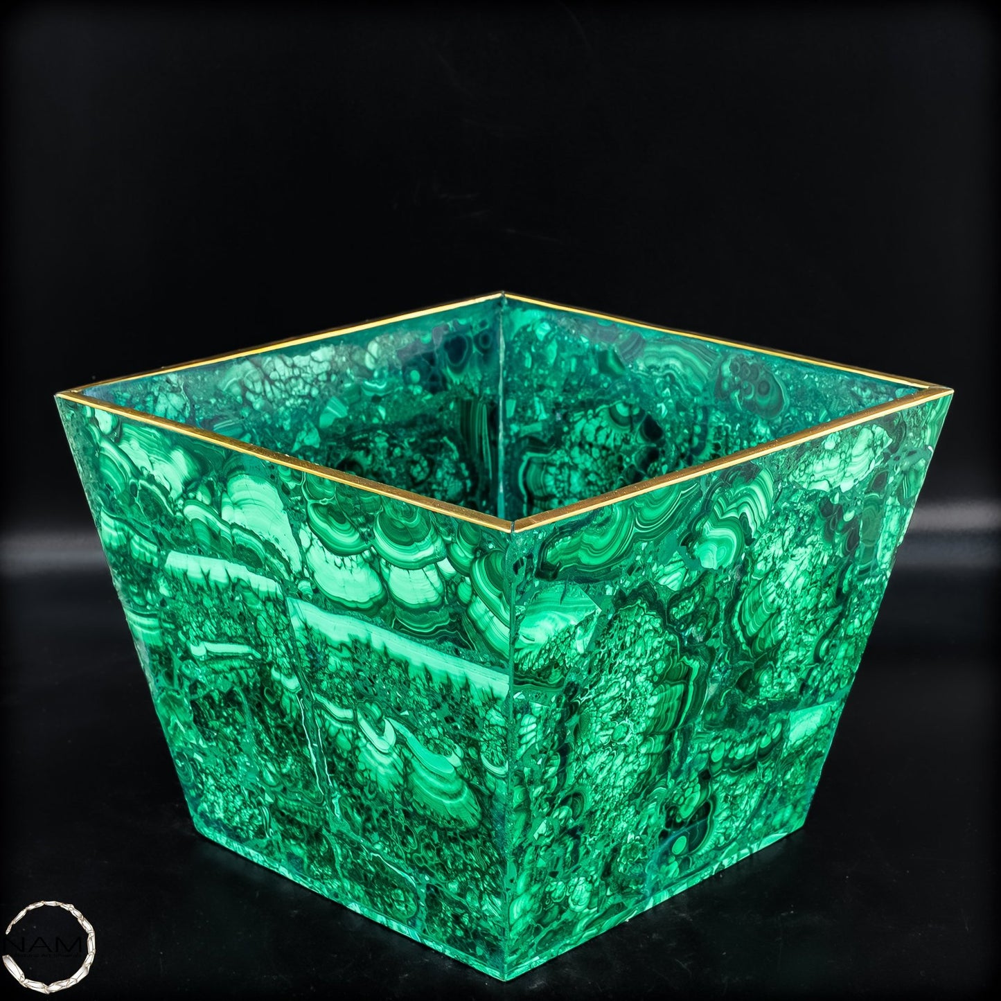 Malachit-Vase in majestätischer Eleganz  - 2235,32g