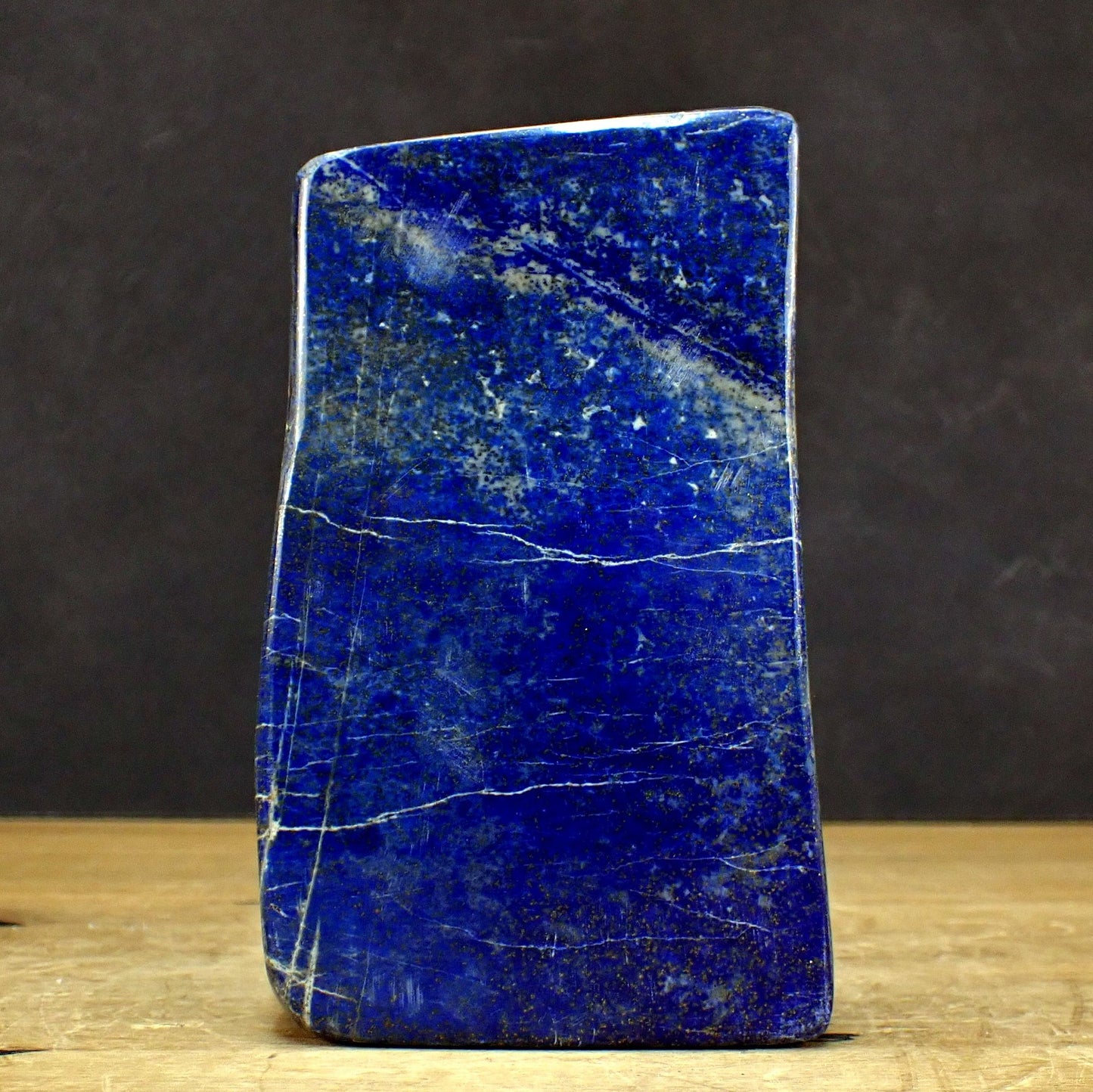 Königsblaue Lapislazuli-Freiform - 939.89 g - 142×89×32 mm