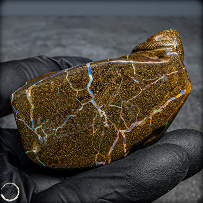 Naturliche Boulder Opal Schnitzerei, aus Idar-Oberstein - 133,07g