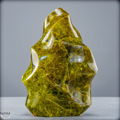 Natürliche Grüner Opal-Kristall Flamme - 894,74g