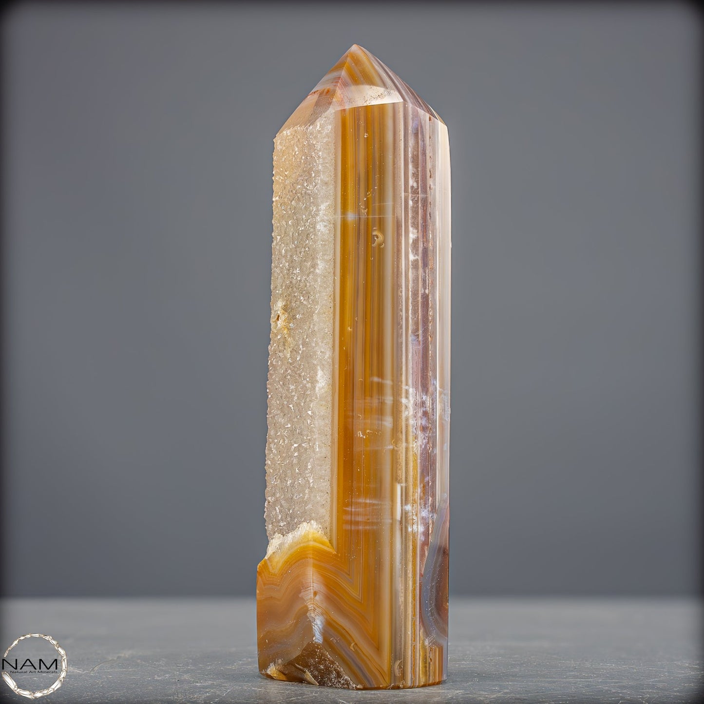 Natürlicher Achat-Kristall Obelisk mit Druse - 725,25g