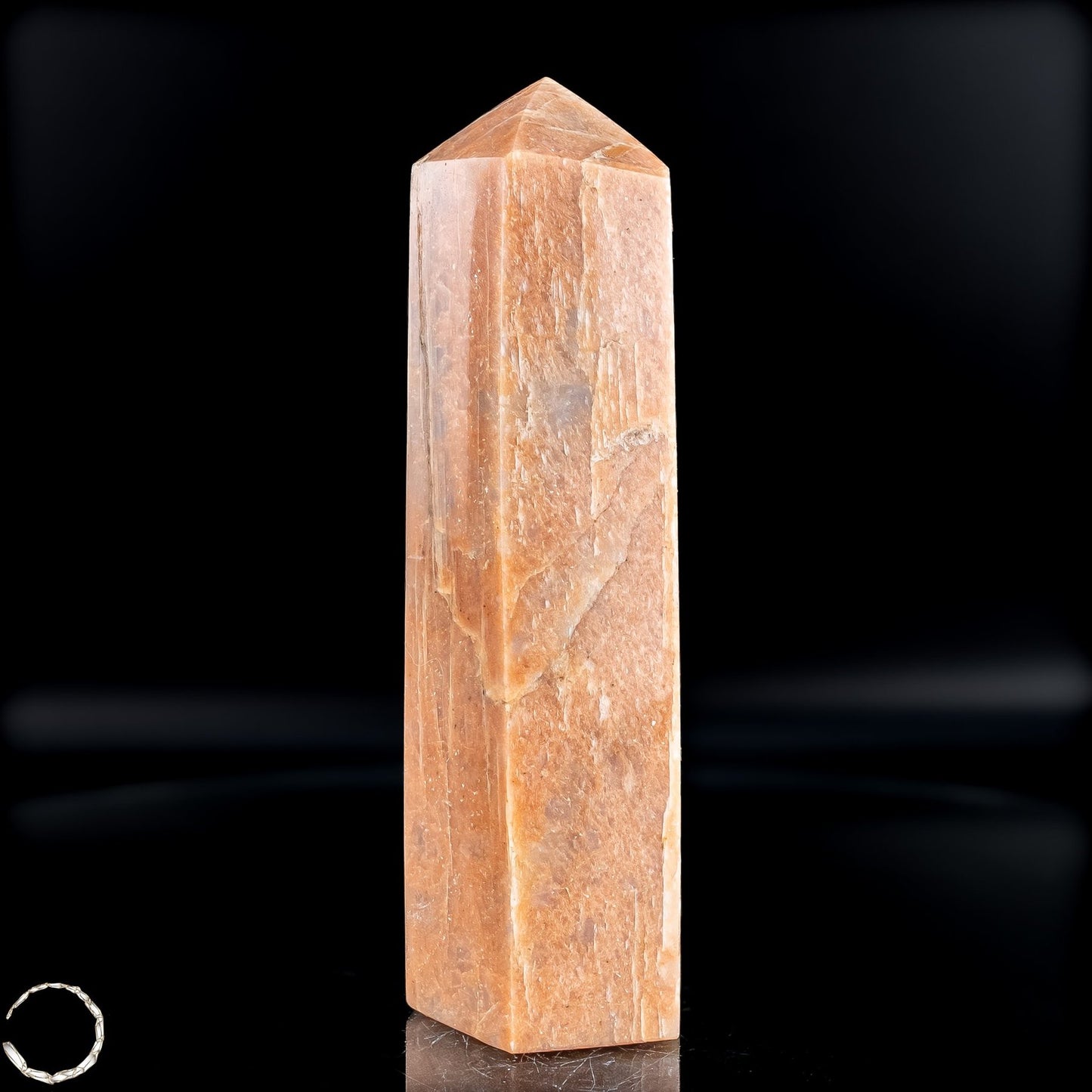 Pfirsich-Mondstein Obelisk - 907,56g