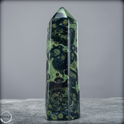 Natürlicher  Kambaba-Jaspis Obelisk - 588,16g