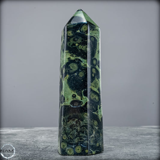 Natürlicher  Kambaba-Jaspis Obelisk - 588,16g