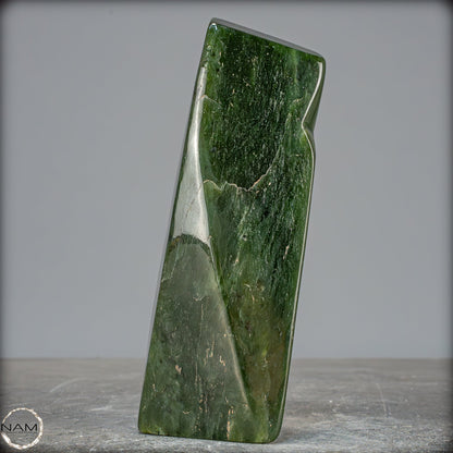 Natürliche Jade-Nephrit Freiform aus Burma - 585,94g