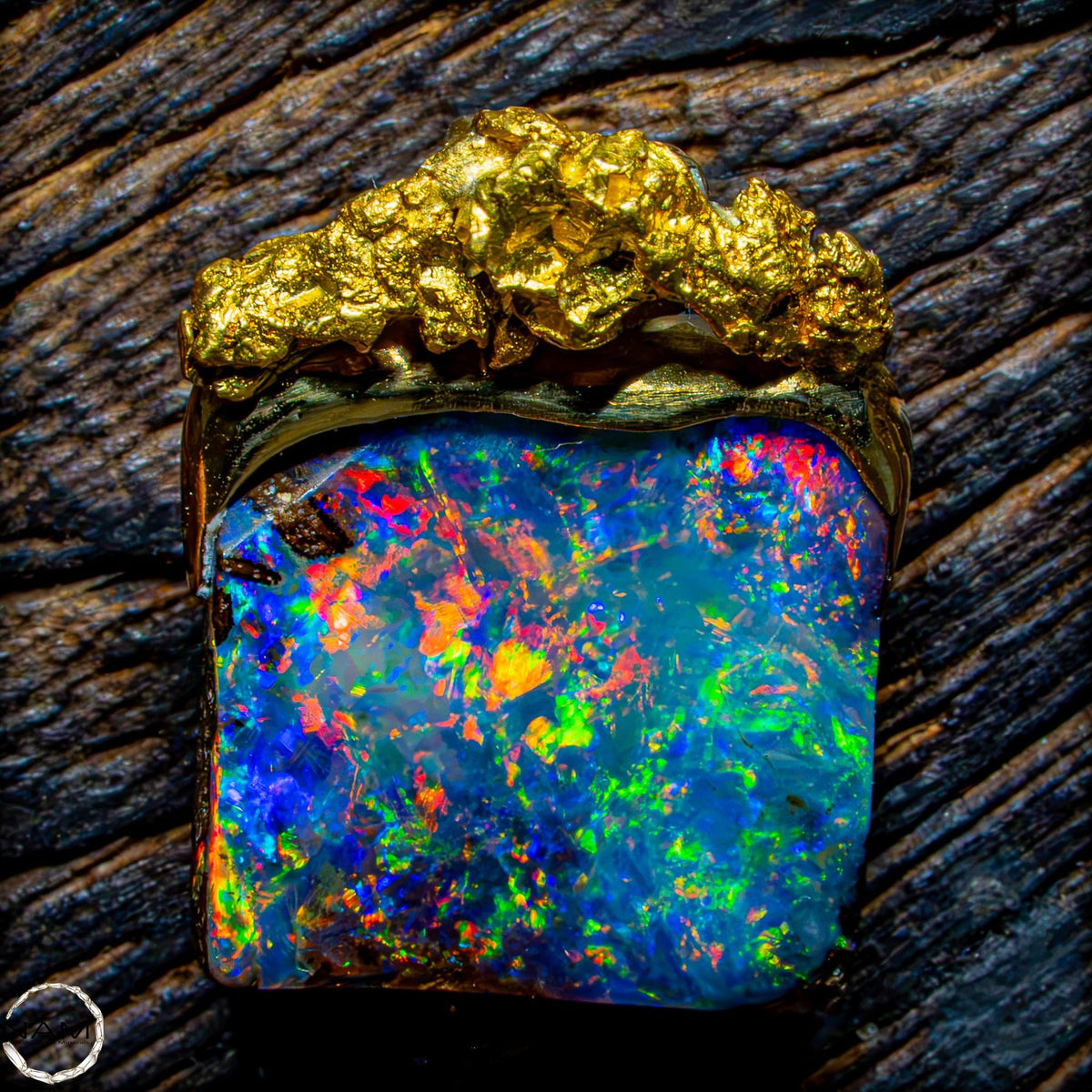 Exklusiver Boulder-Opal-Anhänger mit 18K Goldnugget- 4,0g 20,0ct