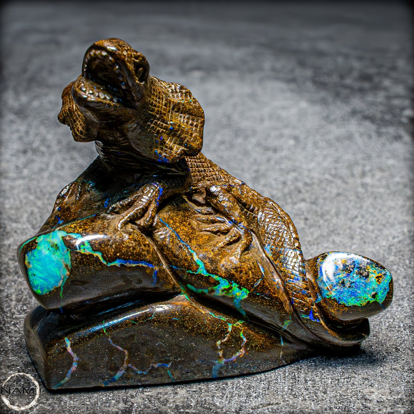 Naturliche Boulder Opal Schnitzerei, aus Idar-Oberstein - 133,07g
