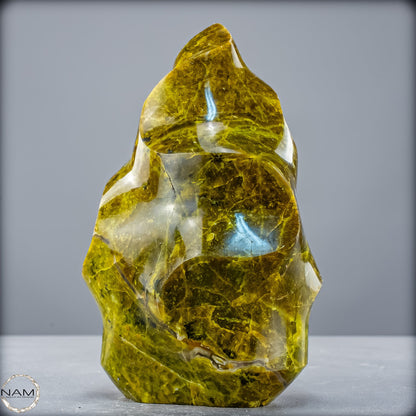 Natürliche Grüner Opal-Kristall Flamme - 894,74g
