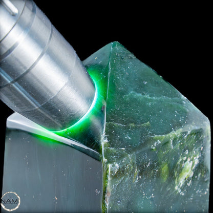Natürliche Jade-Nephrit Obelisk aus Burma -2368,36g