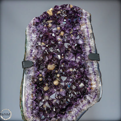 Natürliche Amethyst-Kristalle/Druse auf Ständer - 28407,26g