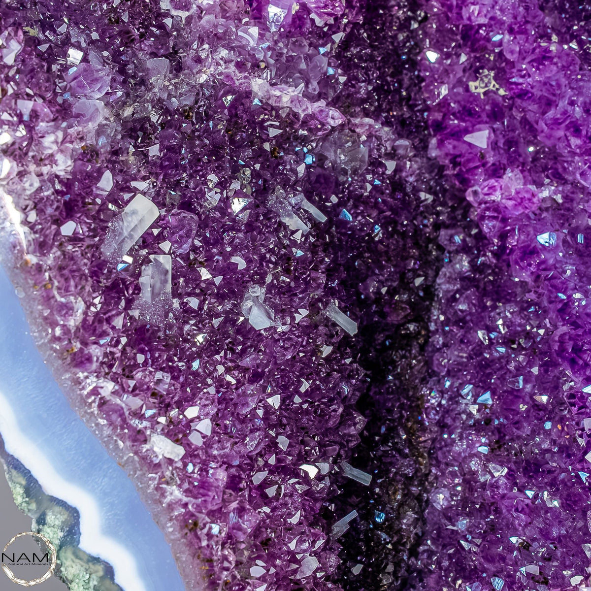 Natürliche Amethyst Drusen Flügel auf Standfuß -63612,61g